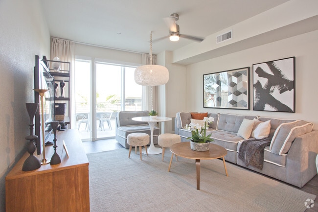 2BR, 2BA - Roosevelt - 1,015 SF