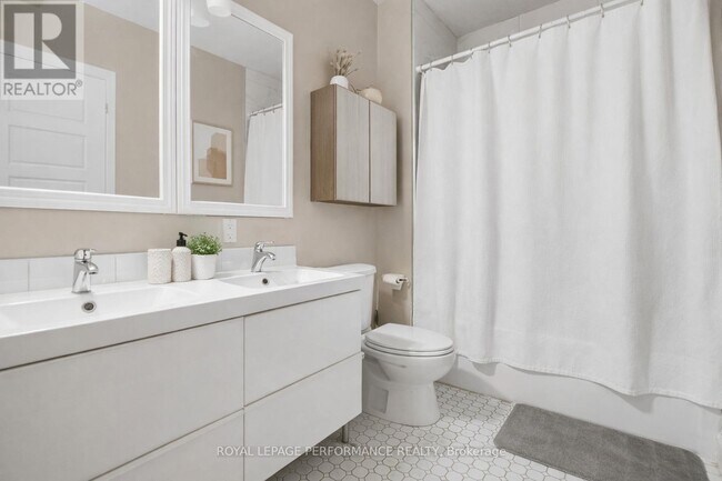 Photo - 739 Principale St