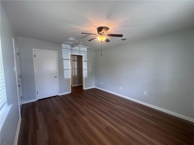 Photo - 212 Transcontinental Dr