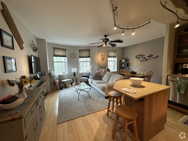 Building Photo - 21 Bowdoin St Unit 3C Rental