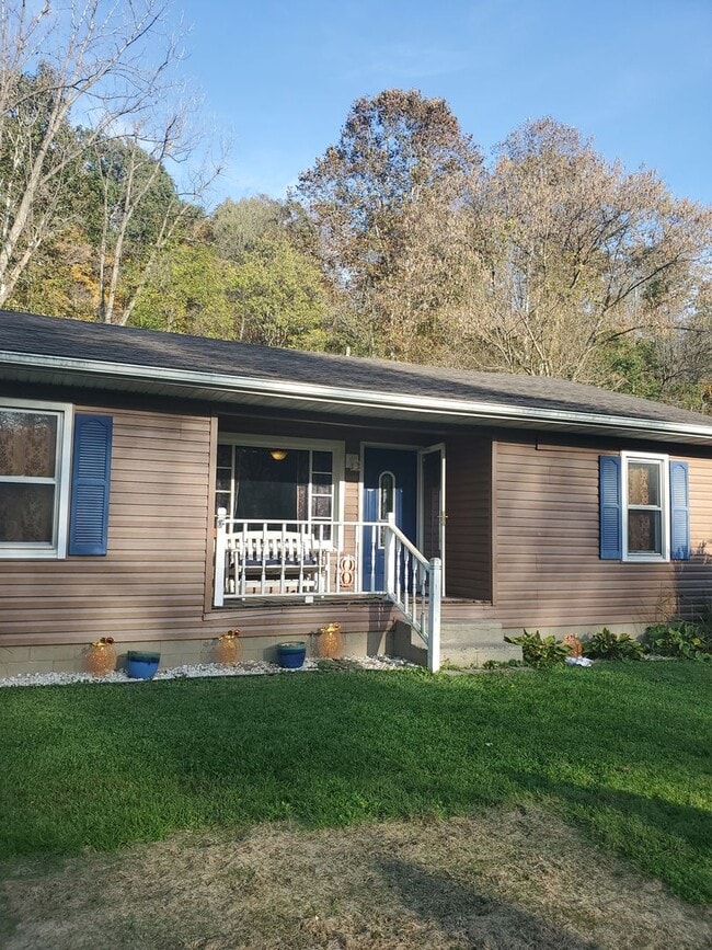 Photo - 3 Bed 1 Bath, Washer Dryer Hookup , Fenced in yard $1300 , $2800 to move in