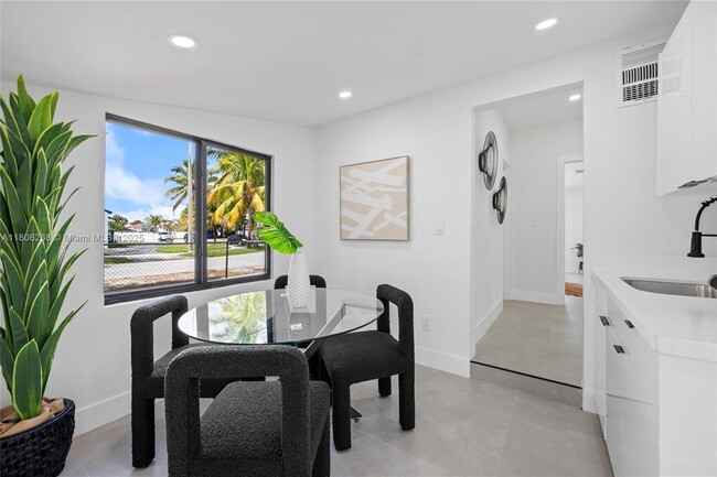 Photo - 3574 NW 12th St Apartamento Unidad rear
