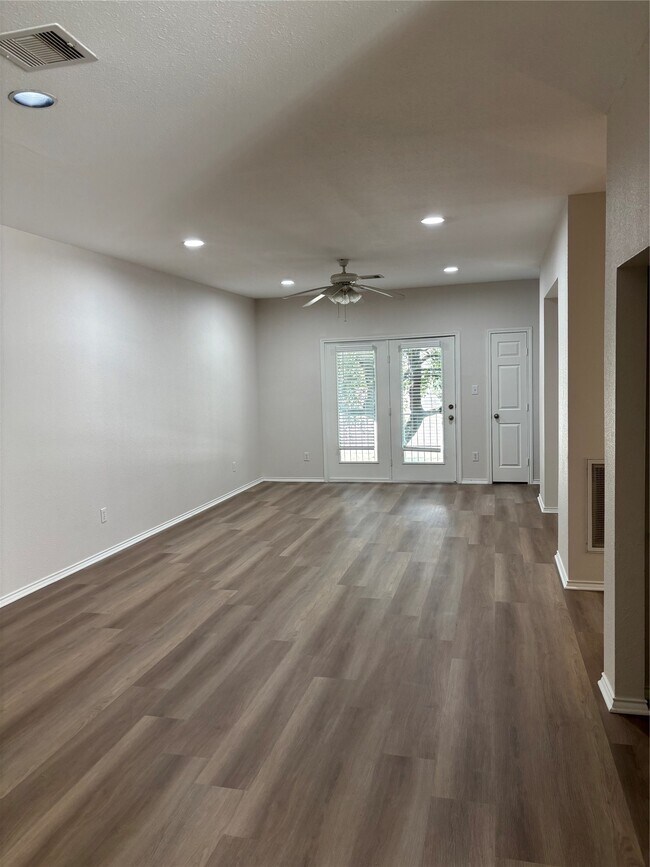 Photo - 1417 Paige St