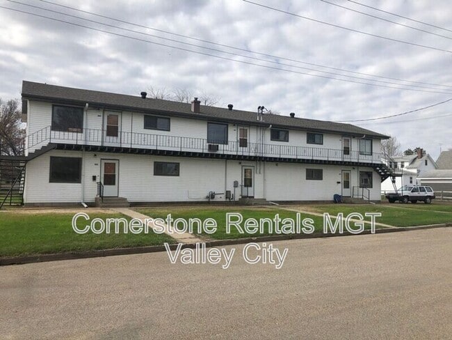 Photo - 807 3rd St SW