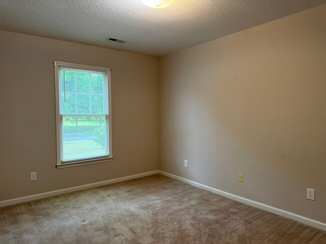 Photo - 309 Clark St SW