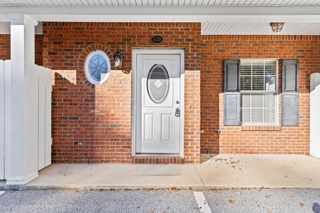 Photo - 528 Maple Ave