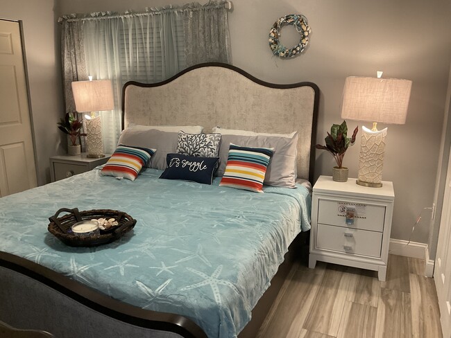 Suite principal con cama King - 2692 Cedarbrooke Dr