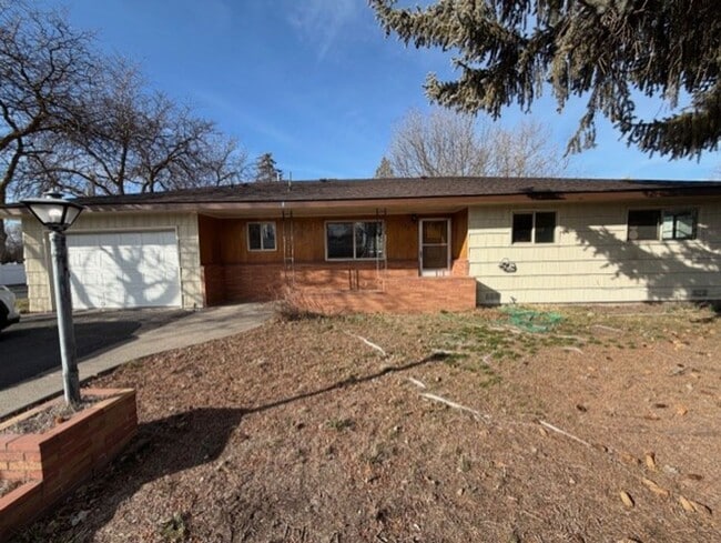 Building Photo - Beautiful 3 Bed 2 Bath House