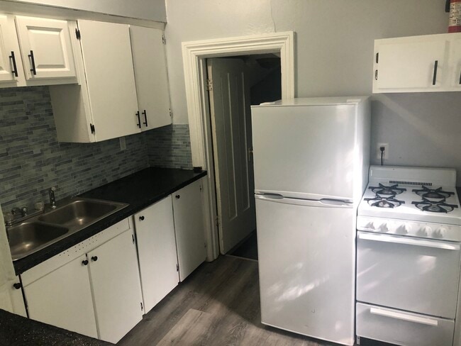 Building Photo - 141 E Maple Ave Unit 2 Rental