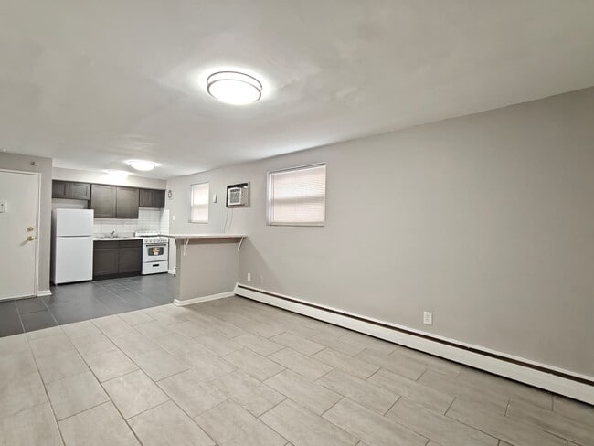 Building Photo - 7108 Oxford Ave Unit 32