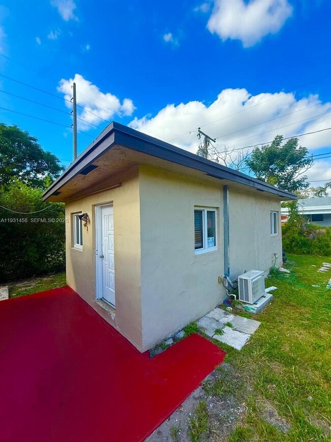 Building Photo - 785 NW 76th St Unit B