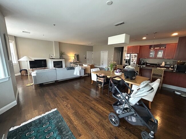 Photo - 81 Boylston St Unit 3