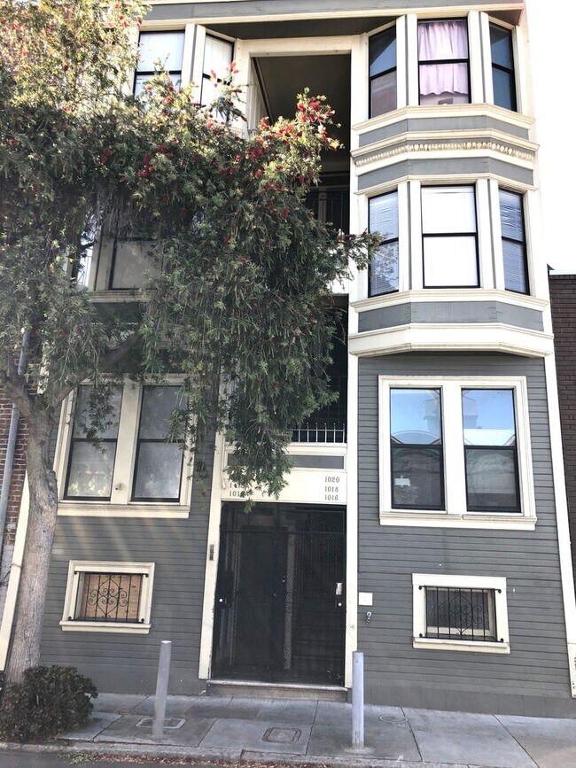 Photo - Bright & Spacious 1 Bedroom, Washer/Dryer ...