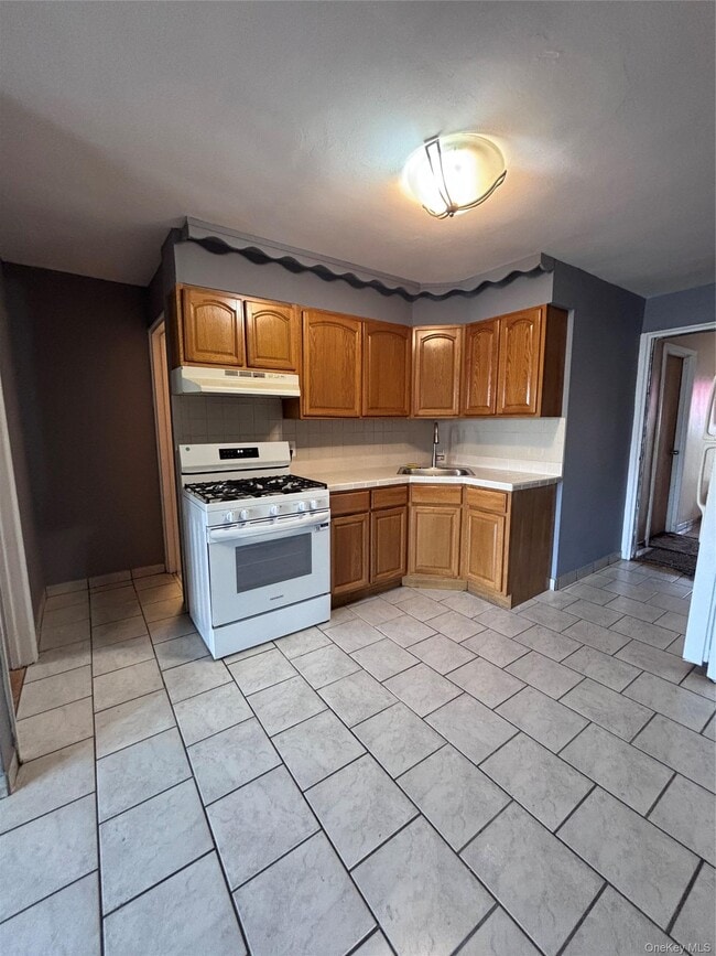 Photo - 200-10 32nd Ave