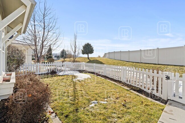 Photo - 2211 N Oakland Ln