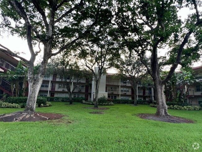 Building Photo - 200 SW 132nd Way Unit 208L Rental