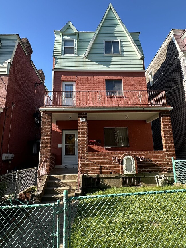 Photo - 10 Oakland Sq