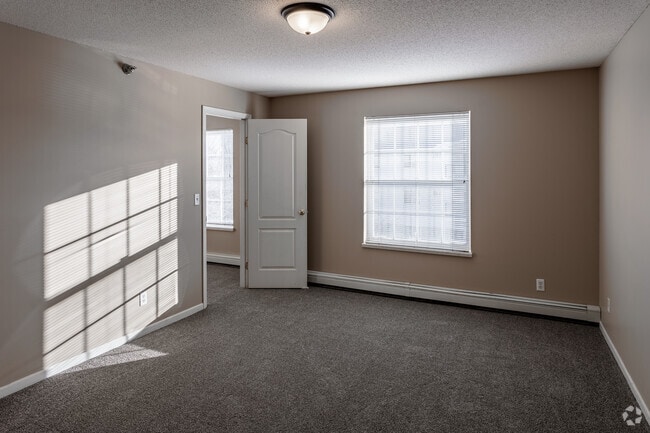 2BR, 1BA - 999SF - Bedroom