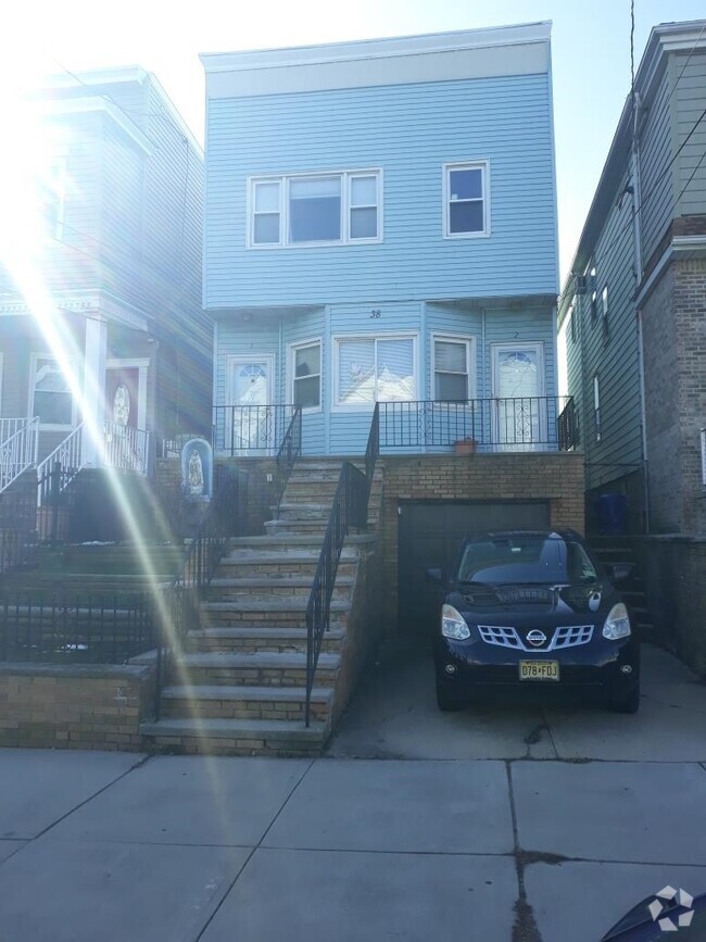 Building Photo - 38 W 53rd St Rental