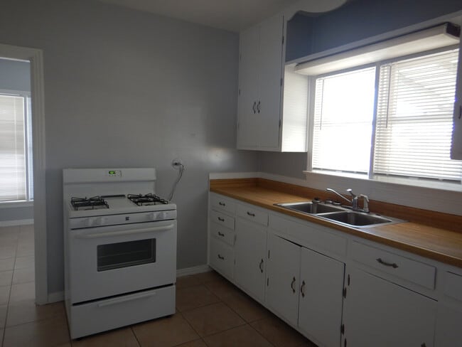 Photo - 614 W Atkins Ave
