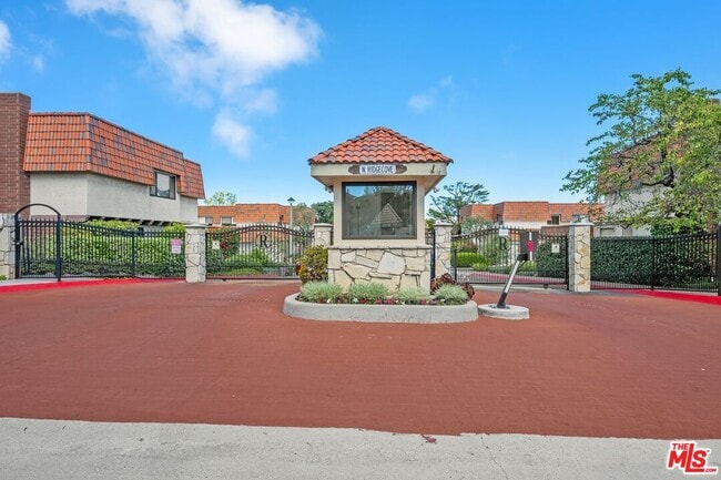 Photo - 27912 Ridgecove Ct N