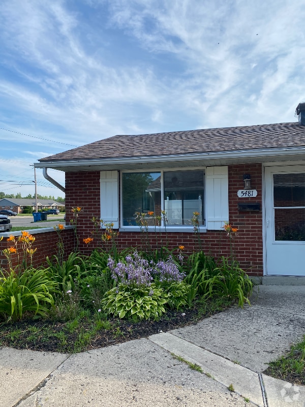 Building Photo - 5481 Bellefontaine Rd Rental