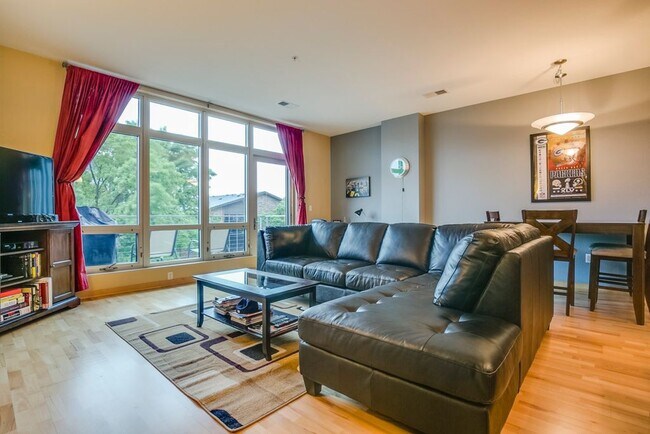 Living room - 601 E Ogden Ave Unit 307