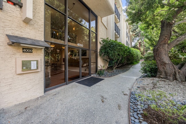 Building Photo - 4201 Raintree Cir Unit 4201 Rental