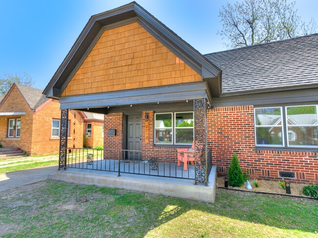 Building Photo - 2212 N Kelham Ave