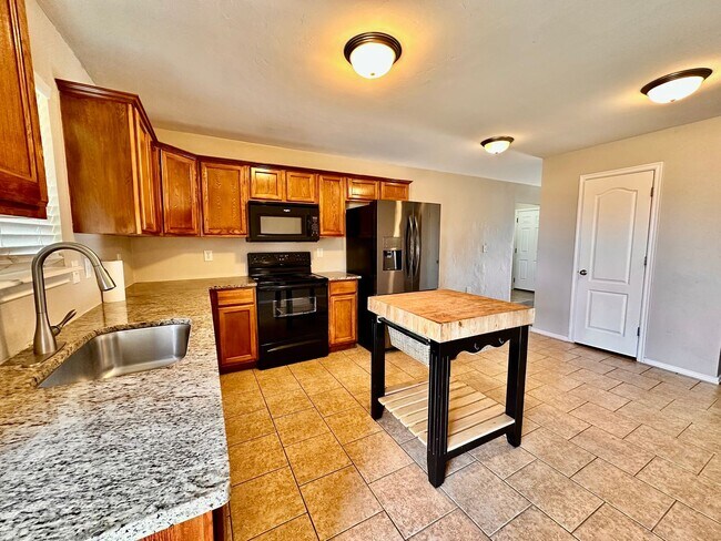 Photo - Newer 3 Bedroom off I-240