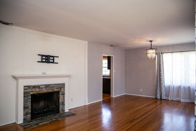 7601 Flight Ave