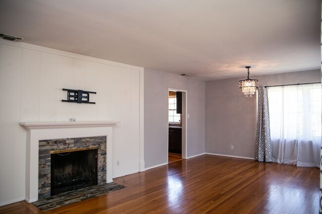 Photo - 7601 Flight Ave