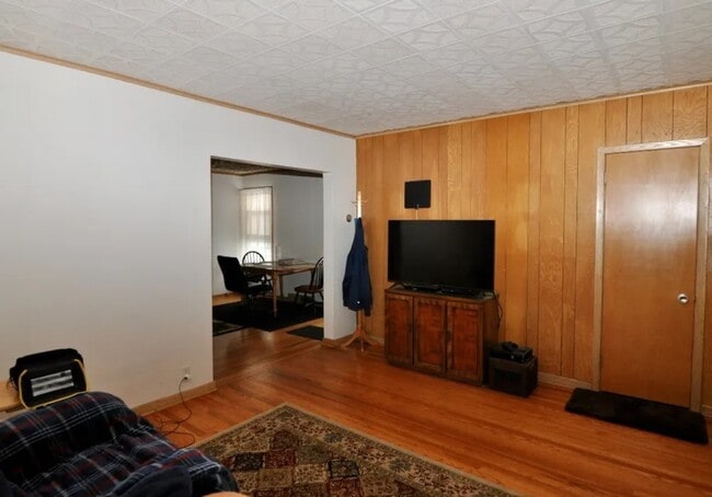 Photo - 109 Beethoven St Unit 2