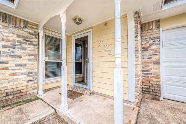 Photo - 9247 Autumnsong Dr