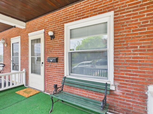 Building Photo - 3 Bedroom House in Harrisburg