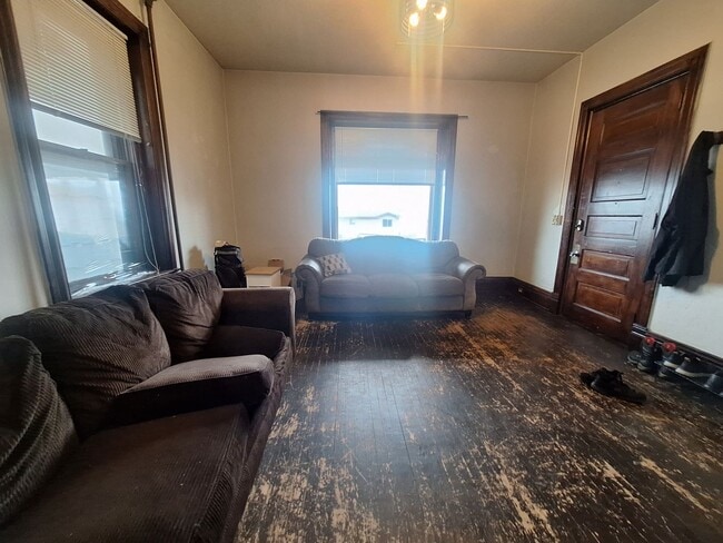 Photo - Large 3 Bedroom Open July 1st! Unit 529 W 4th St - 1