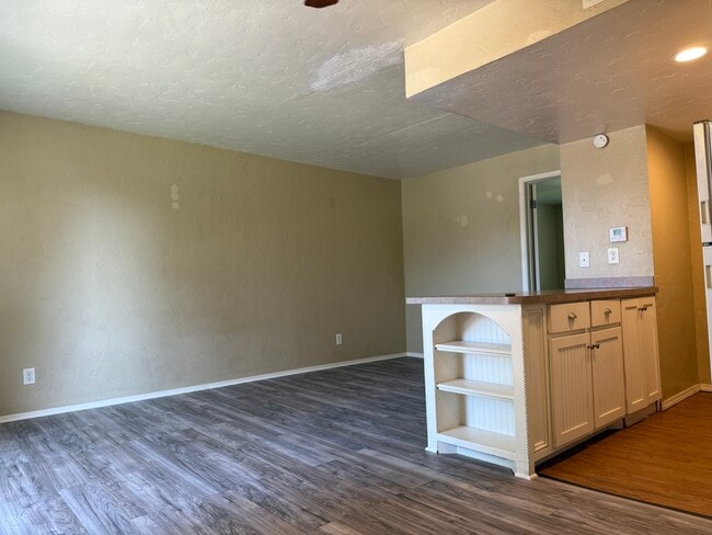 Living room pic 2 - The Colonies Apartments