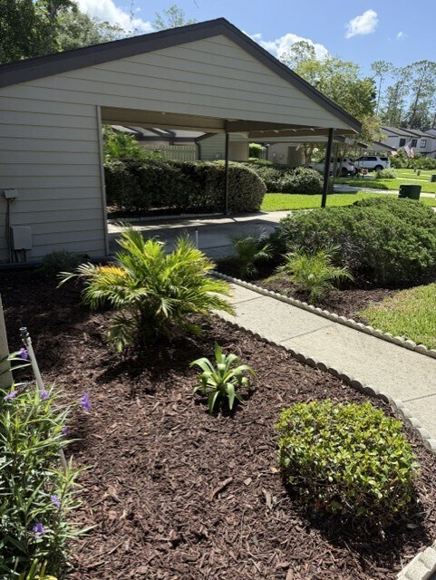 225 Woods Landing Trl
