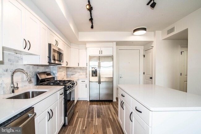 Photo - 475 K St NE