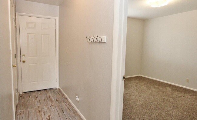 Photo - 551 N Moffatt Ave Unit 7