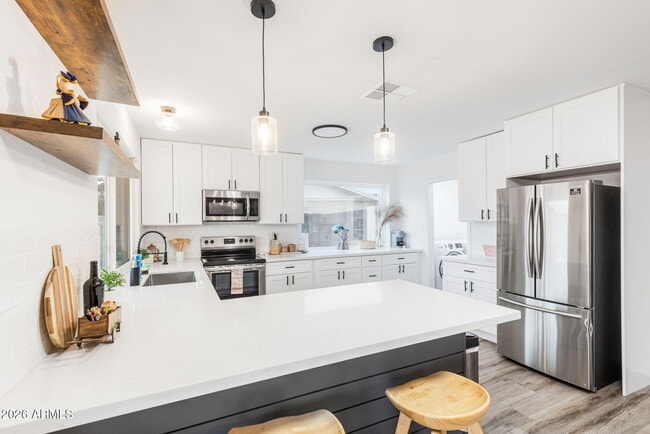 Photo - 2529 E Commonwealth Cir