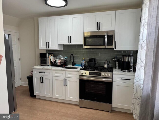 Photo - 6302 Hegerman St