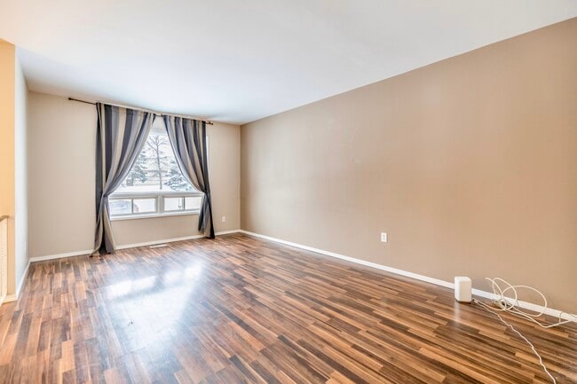 Photo - 665 David St