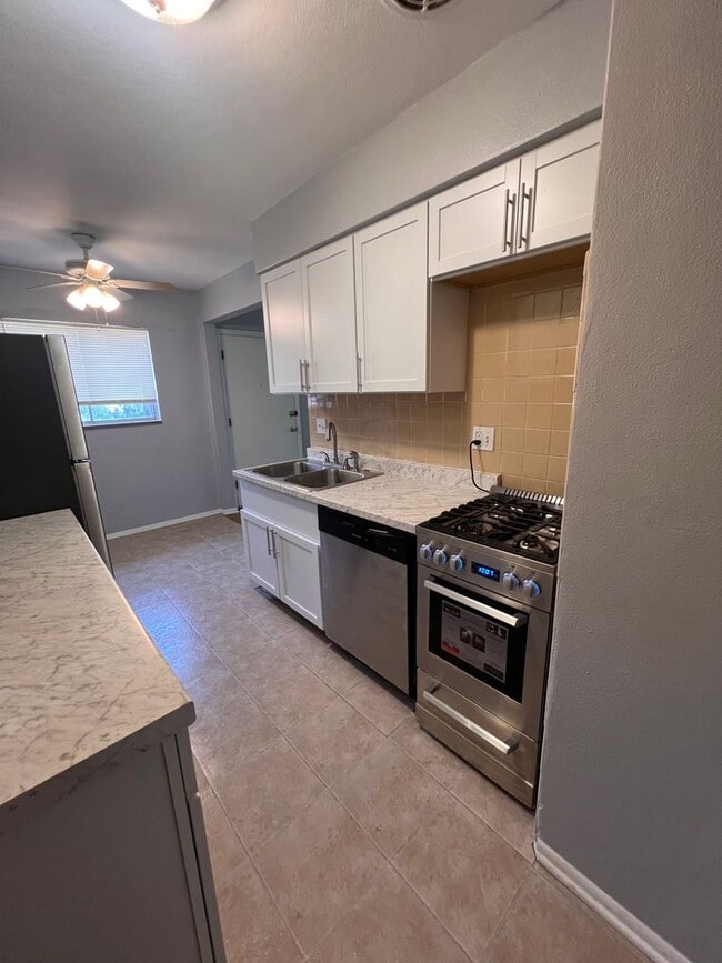 Building Photo - 7104 Plateau Ave Unit 7104-A Plateau
