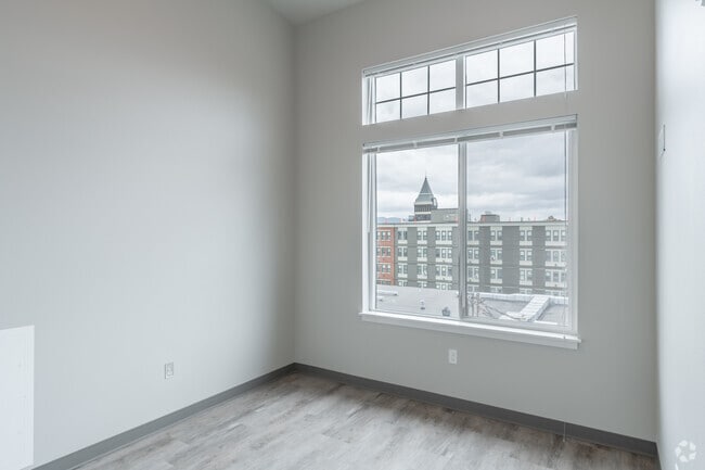 2BR, 1BA - 932SF - Primary Bedroom