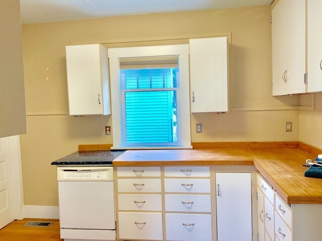 Photo - Three Bedroom House in the Lower Rattlesnake