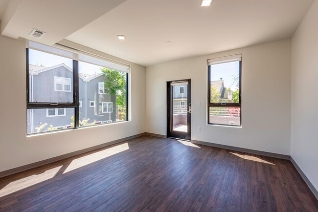 Photo - 166 Main St Unidad 309