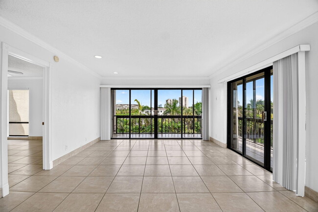 Photo - 3050 Presidential Way Unidad 407