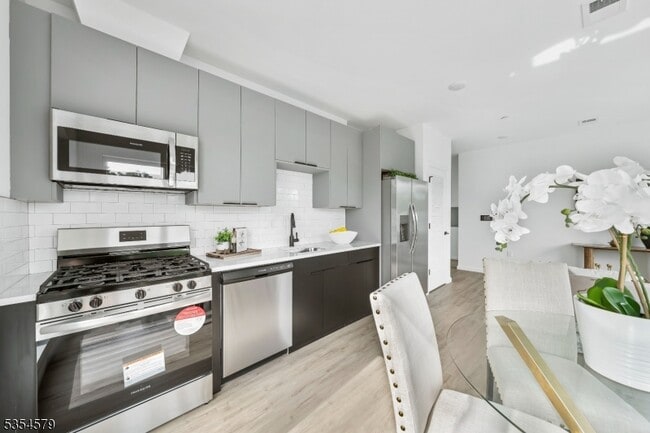 Photo - 15 S 13th St Unit 305