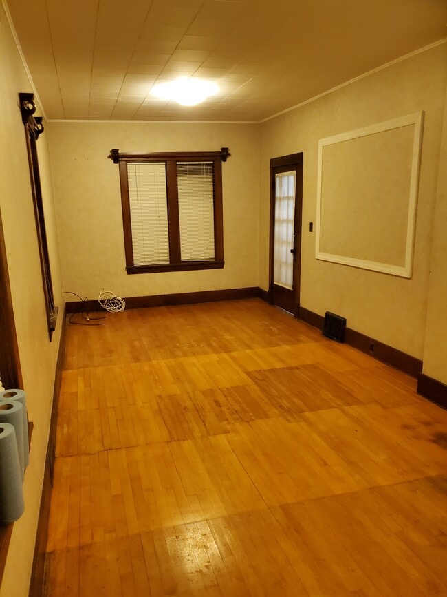 Building Photo - 606 7th St N Unit One Rental